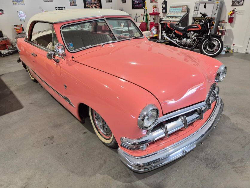 Ford-Crown-victoria-1951