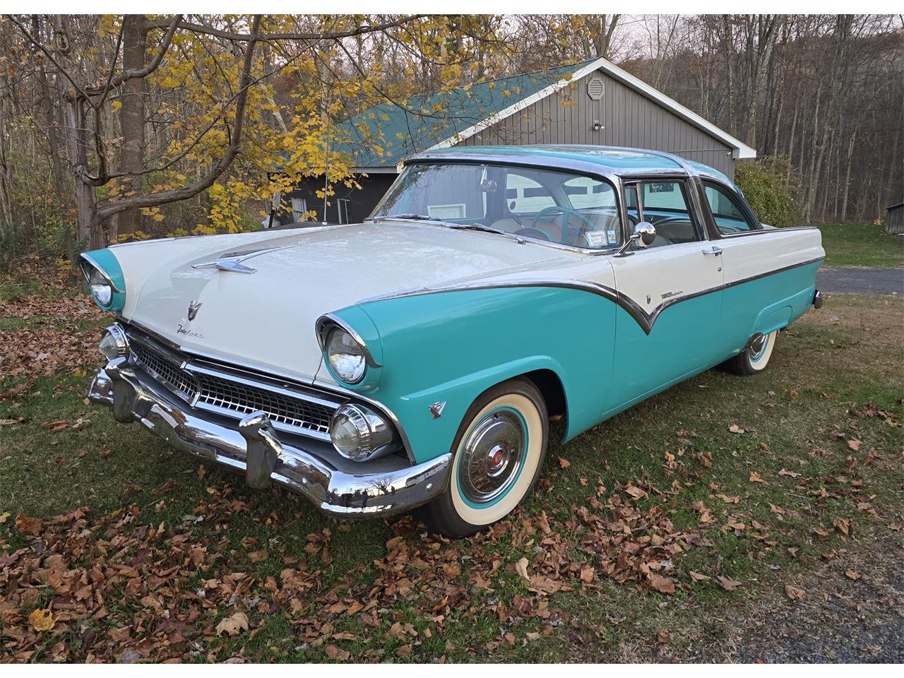 Ford-Crown-victoria-1955-Turquoise-and-White-Turquoise-and-White