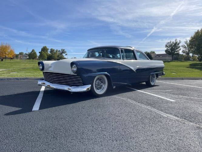 Ford-Crown-victoria-1956-BlueWhite-Blue