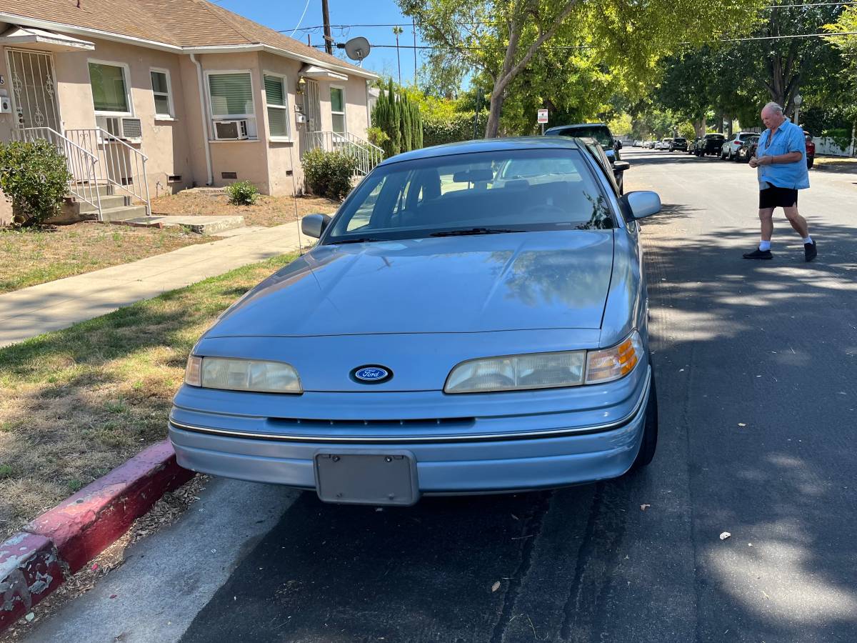 Ford-Crown-victoria-lx-1992-blue