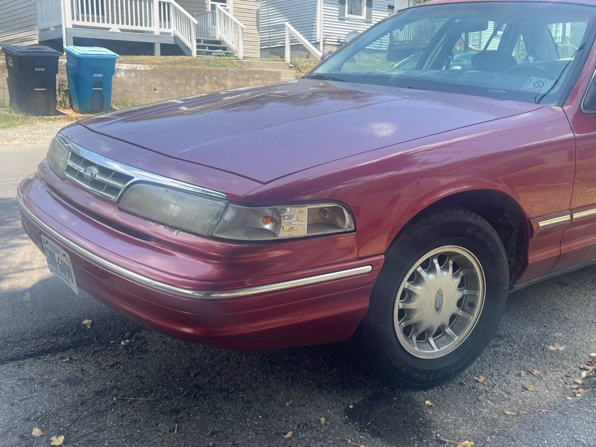 Ford-Crown-victoria-lx-1996-red