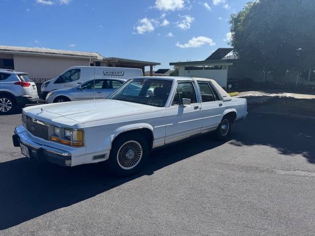 Ford-Crown-victoria-lyd-lx-1989-white