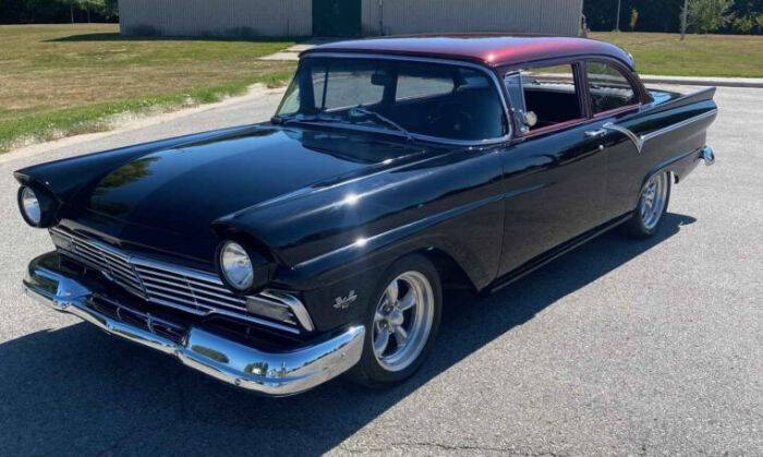 Ford-Custom-1957-Black-CherryBurgundy-Burgundy