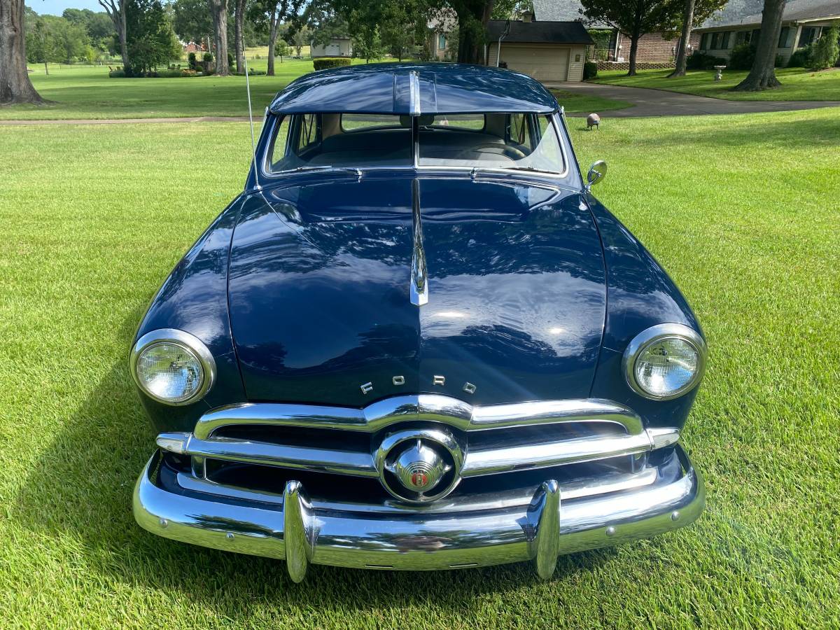 Ford-Custom-coupe-1949-blue