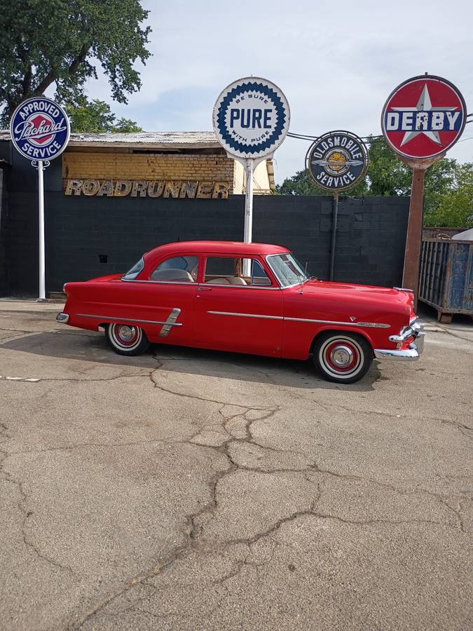 Ford-Customline-1953-red
