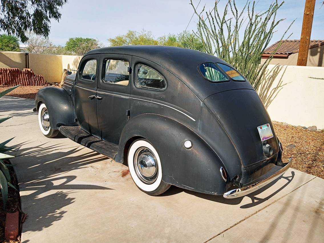 Ford-Deluxe-1939-black