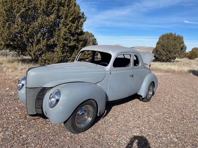 Ford-Deluxe-coupe-1940-grey