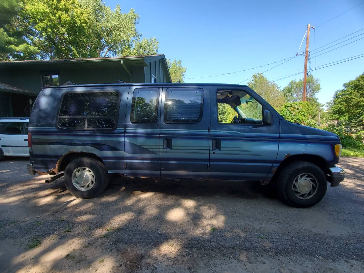 Ford-E-150-1996-blue