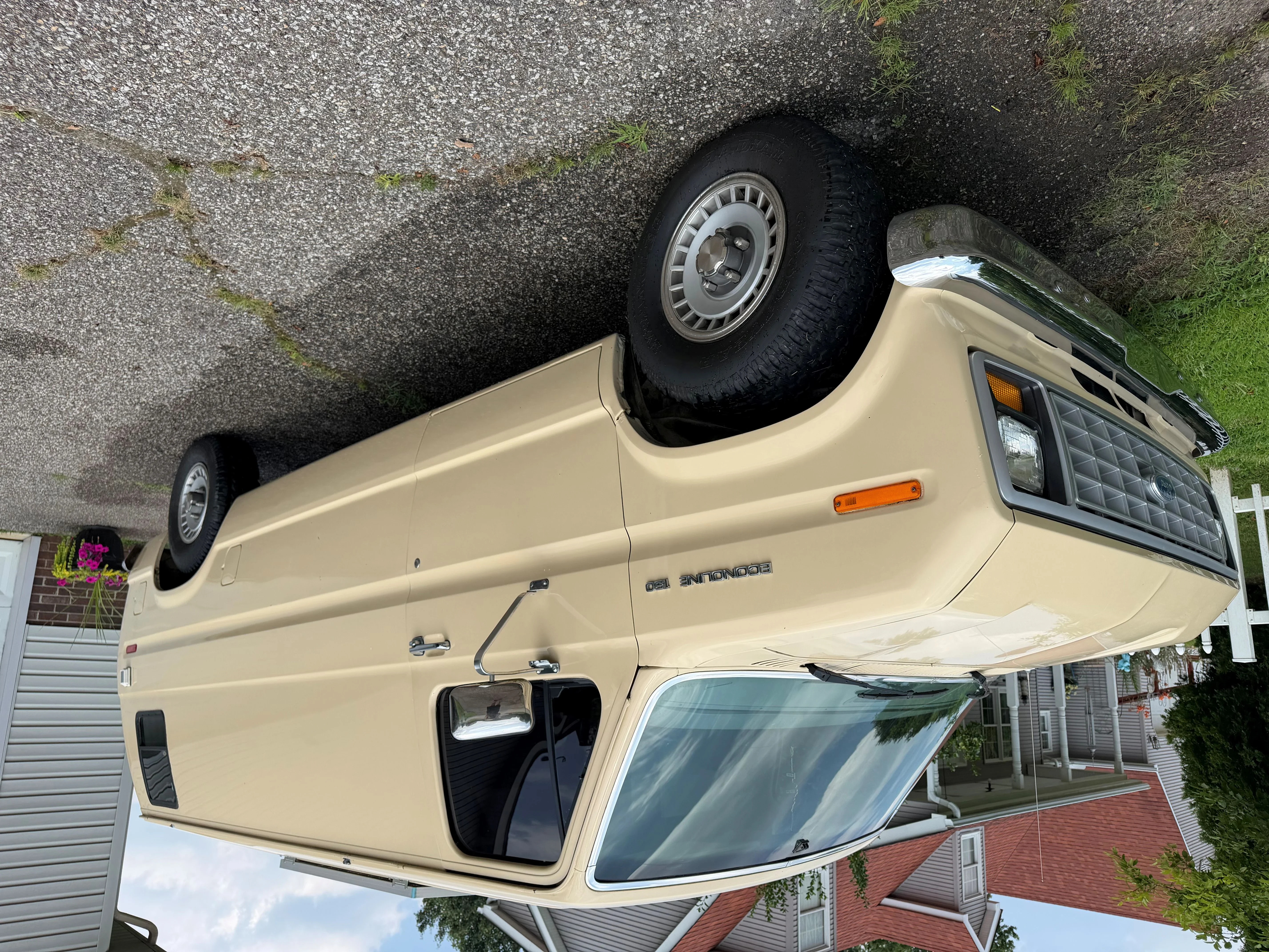 Ford-E-150-and-econoline-150-1986-Beige-Gray