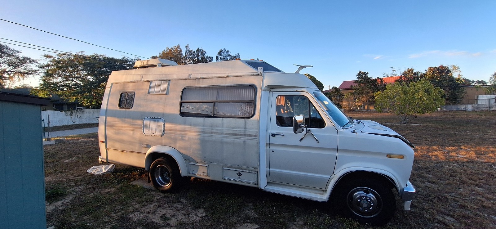 Ford-E-Series-Van-1990
