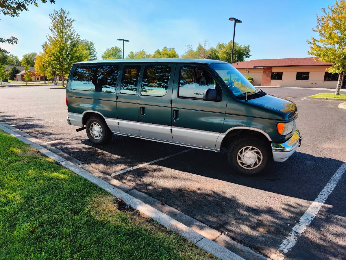 Ford-Econoline-1996-green