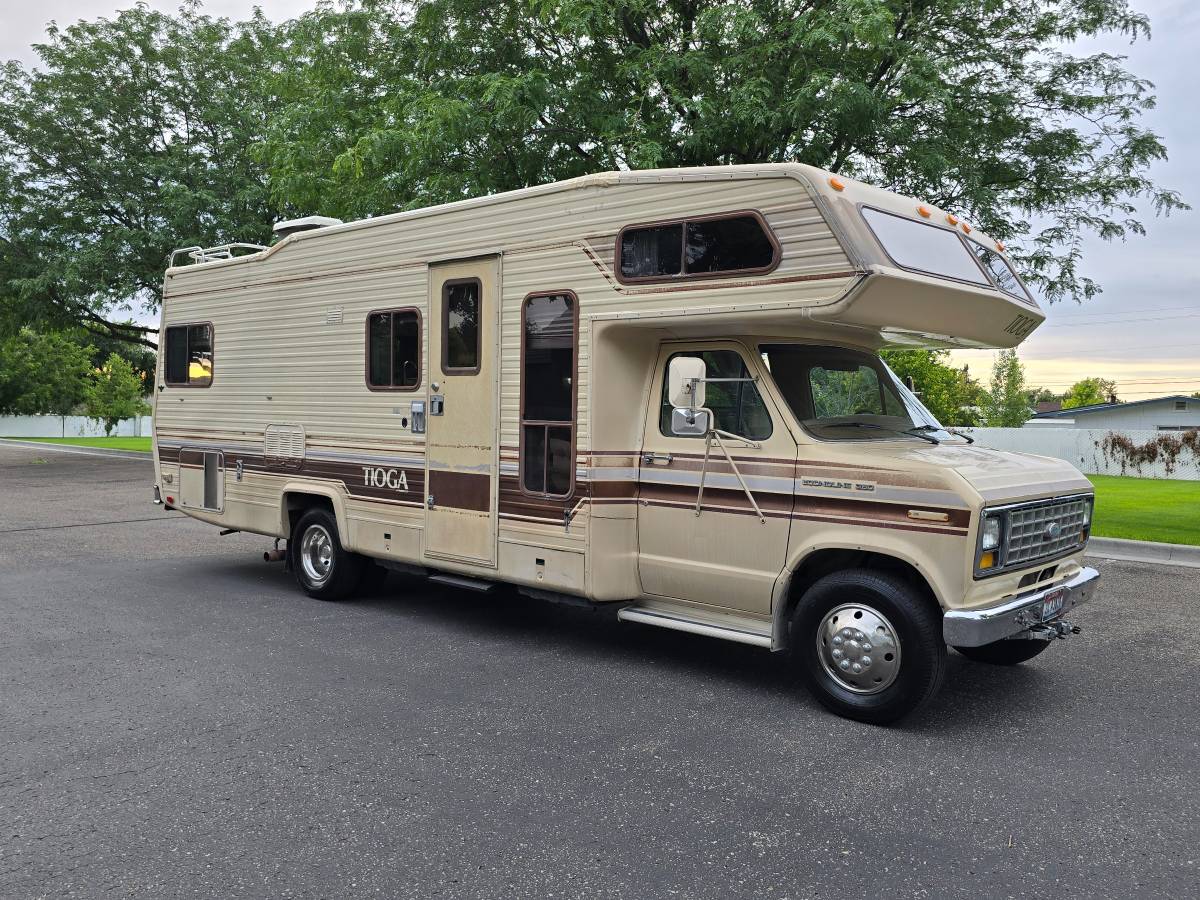 Ford-Econoline-tioga-1986