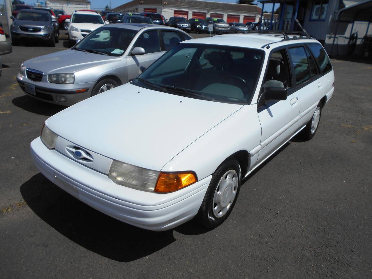 Ford-Escort-lx-1994-white