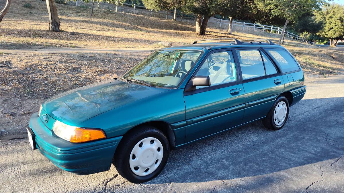 Ford-Escort-lx-1995-green