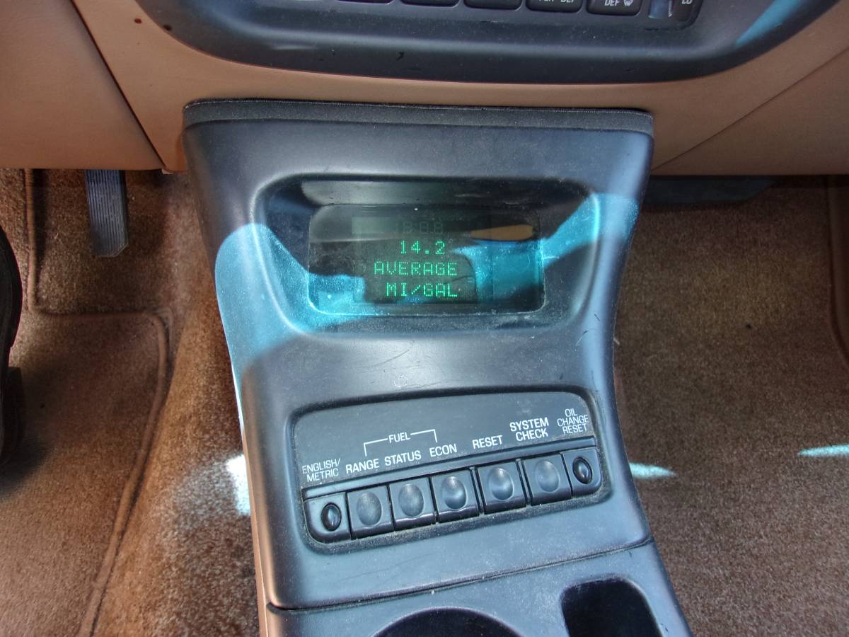 Ford-Explorer-4-door-1996-white