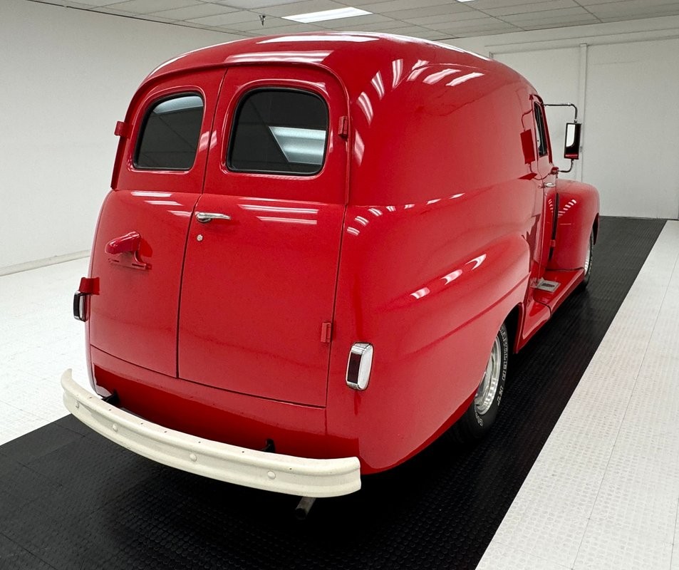 Ford-F-100-1951-Vermillion-Red-Tan