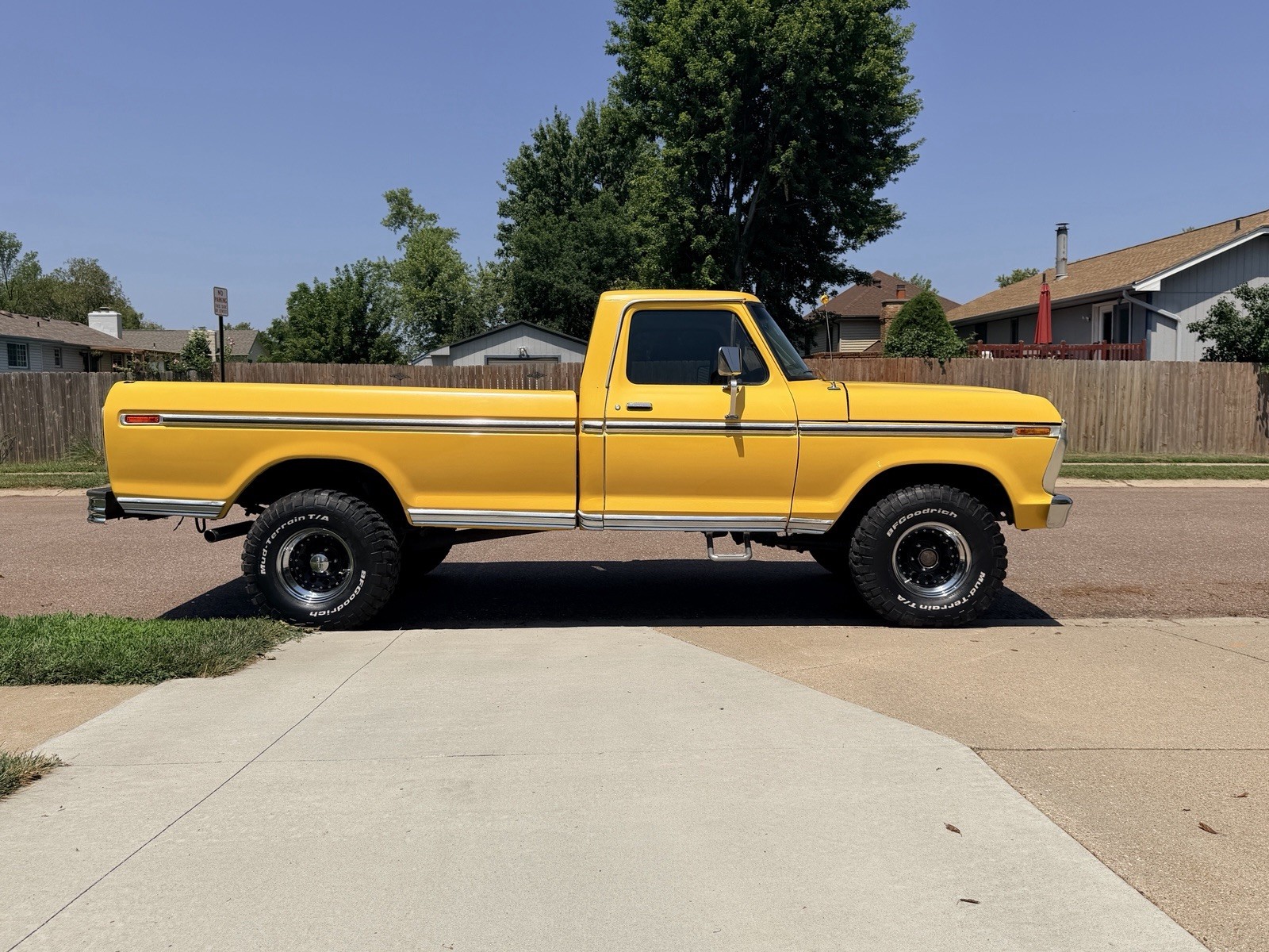 Ford-F-150-1976-Crew-Cab-Pickup-Black