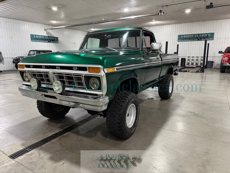 Ford-F-150-1977-Green-Metallic-Black-amp-Tan