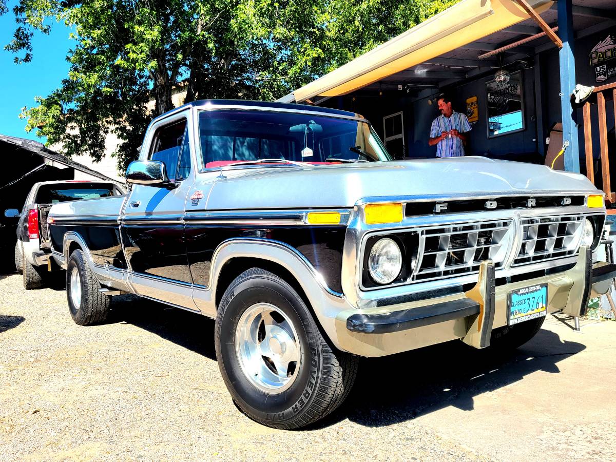 Ford-F-150-1977-silver