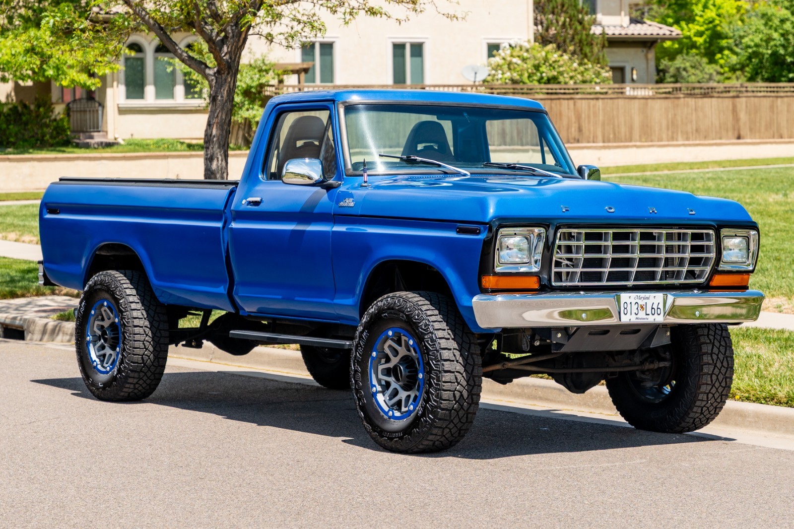 Ford-F-150-1979-Standard-Cab-Pickup-Tan-and-Black
