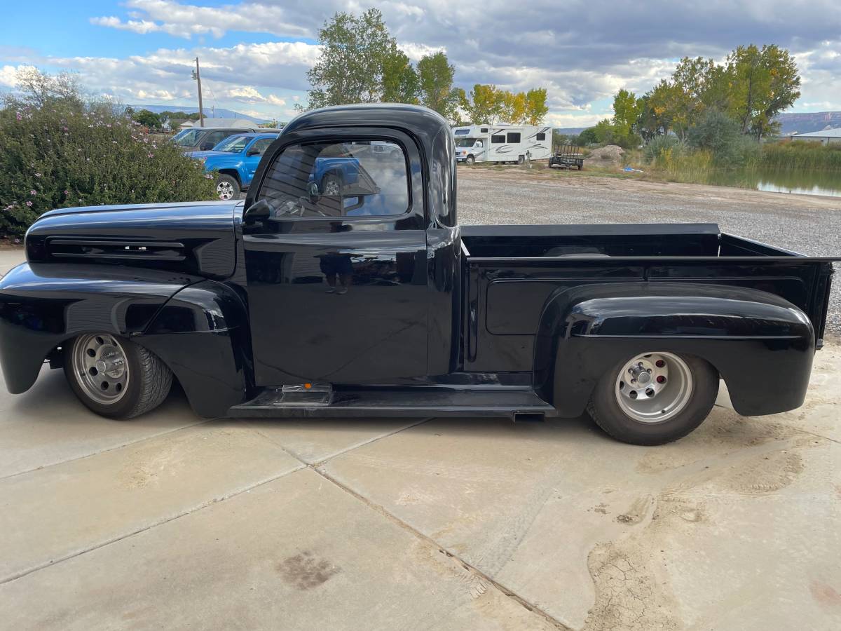 Ford-F-1pro-street-black-pickup-truck-1949-black