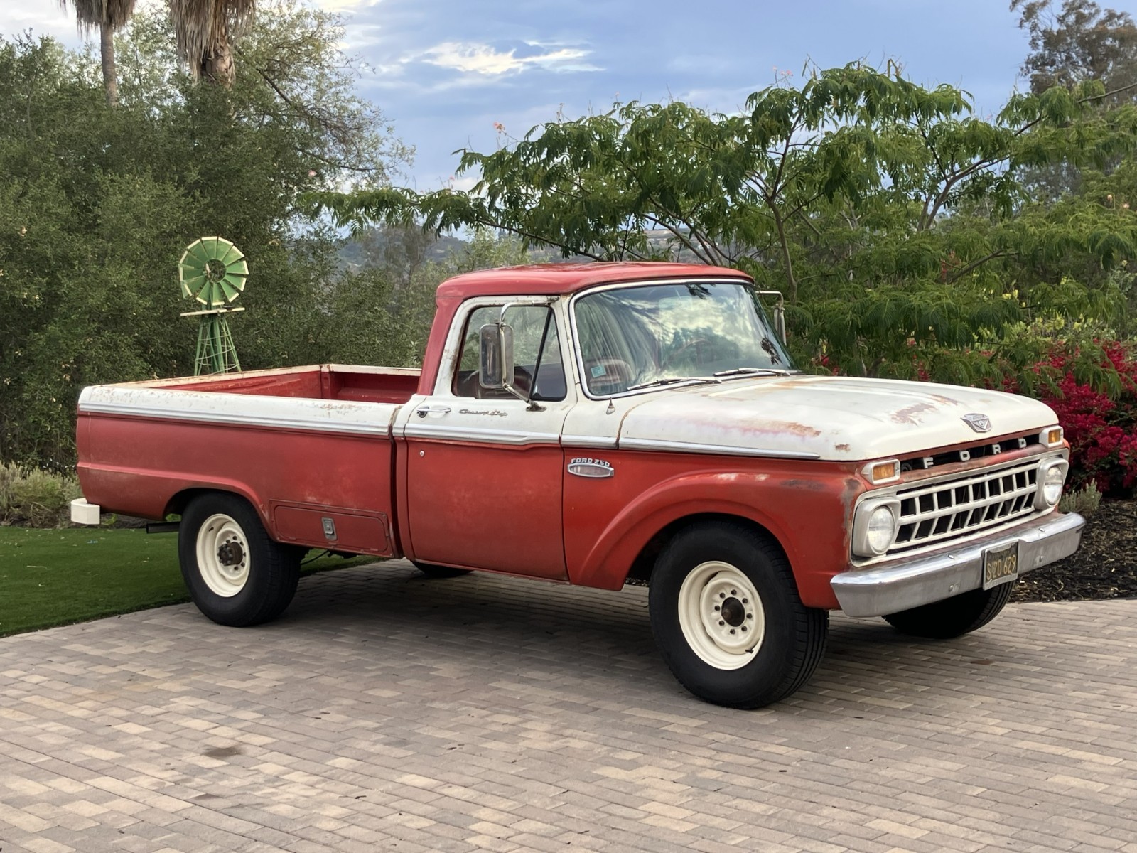Ford-F-250-1965-Standard-Cab-Pickup-Red