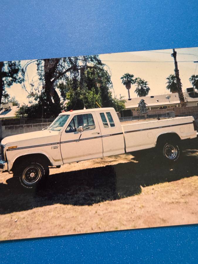 Ford-F-250-1985-white