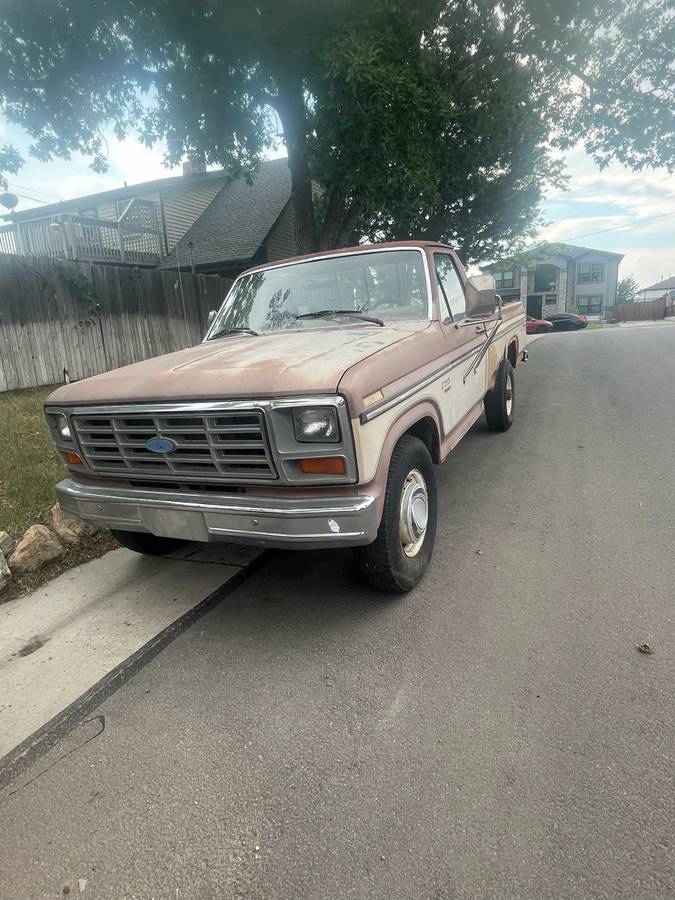 Ford-F-250-lariat-1985-brown