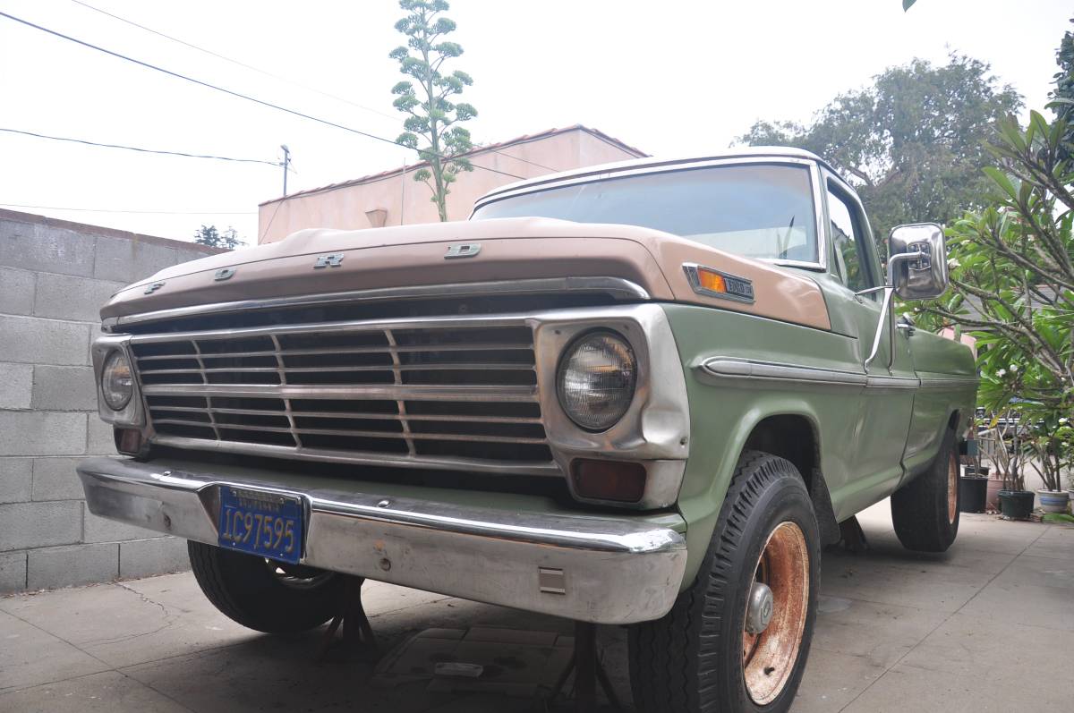 Ford-F-250-longbed-custom-cab-1969-green
