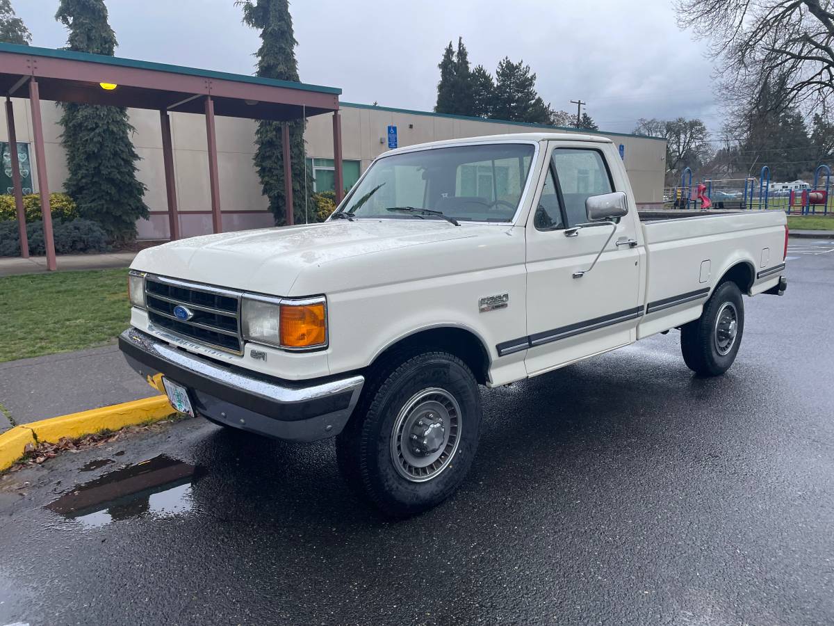 Ford-F-250-xlt-lariat-1991-white