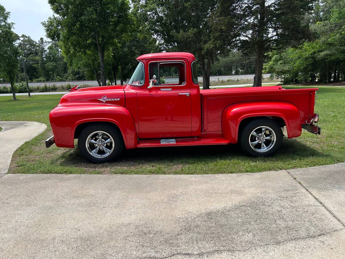 Ford-F100-big-back-window-1956-red