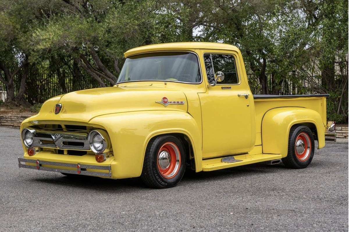 Ford-F100-pickup-1956-yellow