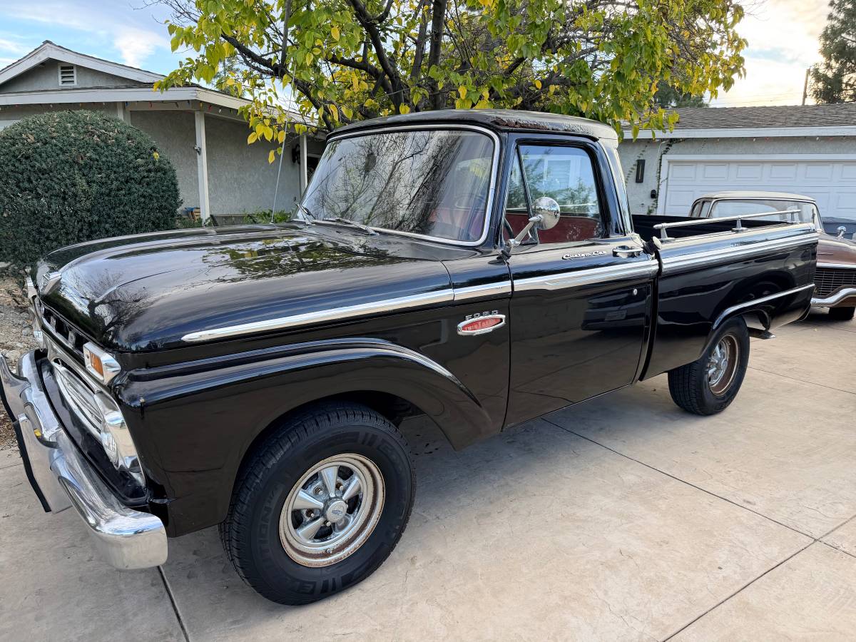 Ford-F100-pickup-1965-black