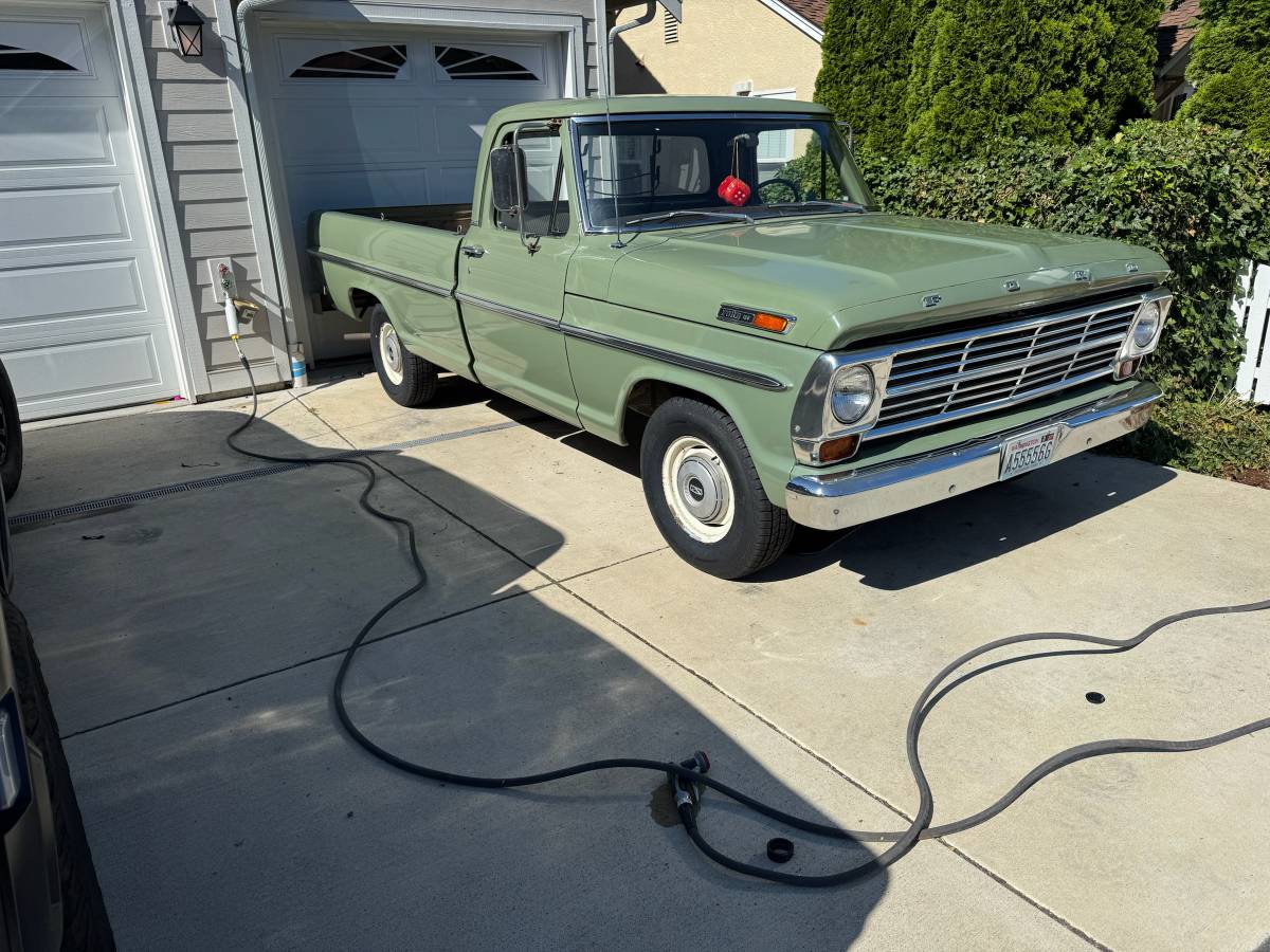 Ford-F100-pickup-1969-green