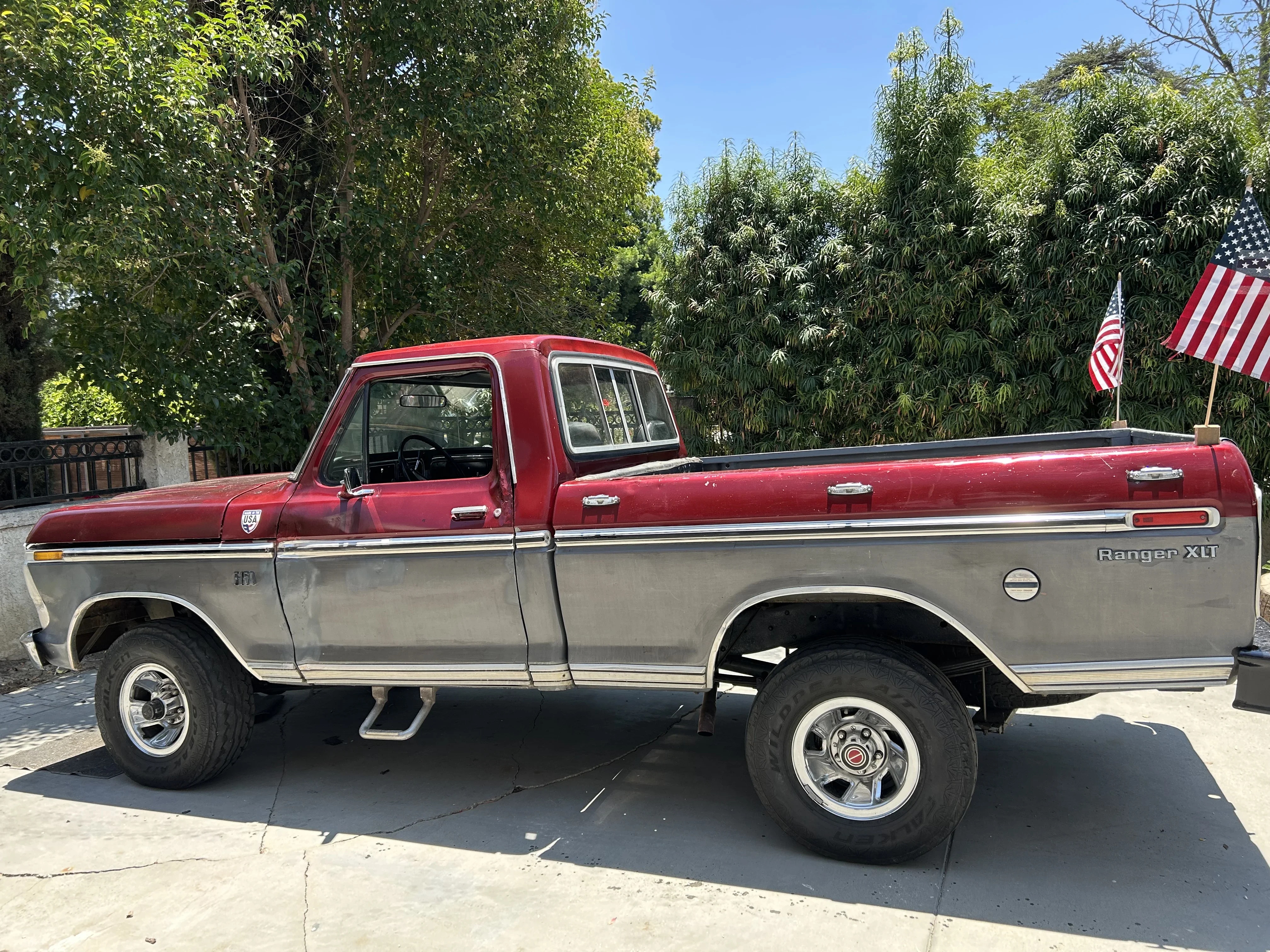 Ford-F150-4x4-regular-cab-xl-1976-Burgundy-Black