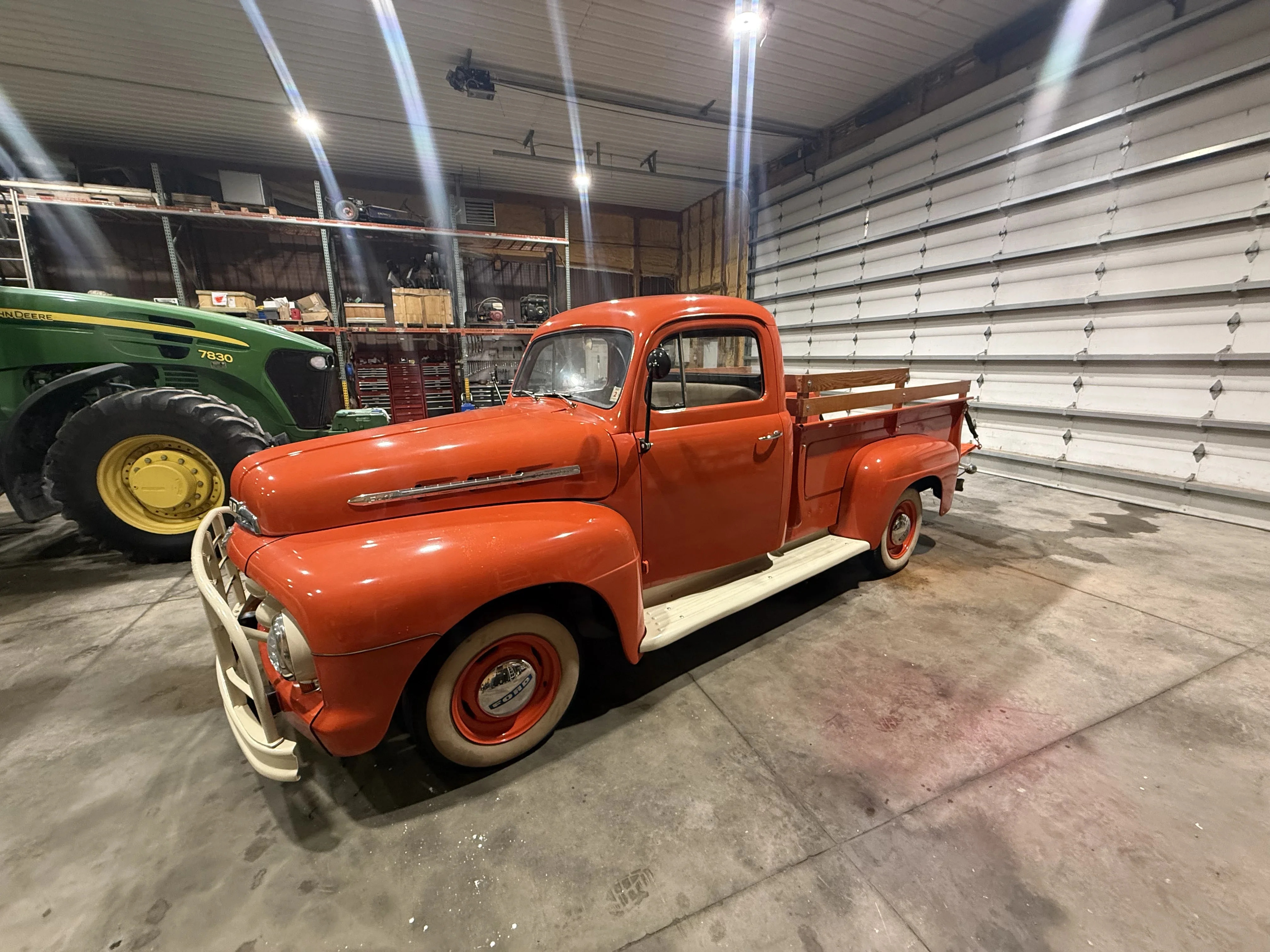 Ford-F2-1951-Orange-Off-White