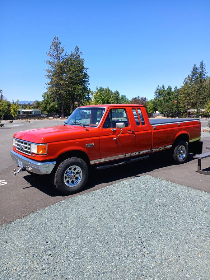 Ford-F250-4x4-custom-1987-red