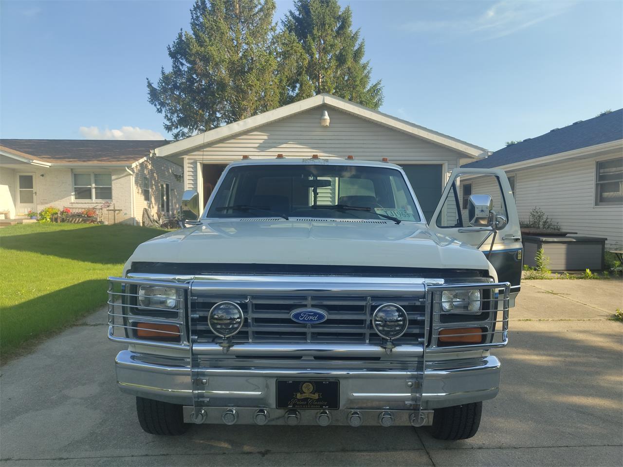 Ford-F250-lariat-1986-White-and-blue-Blue