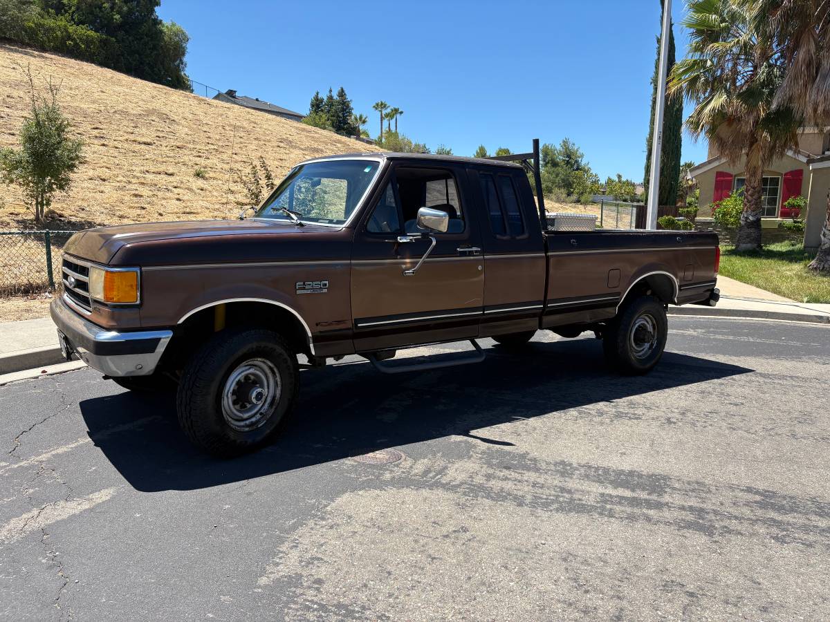Ford-F250-super-duty-1990-brown