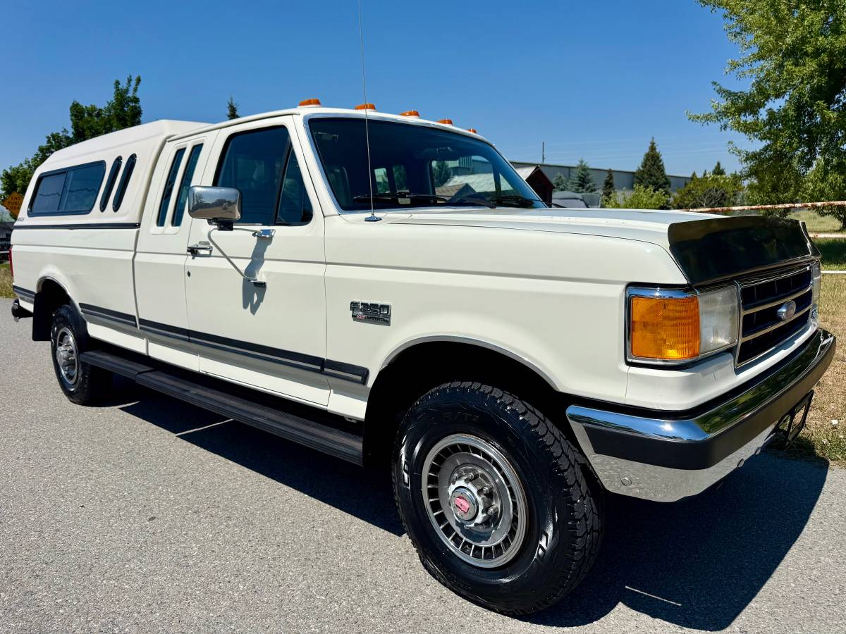 Ford-F250-xlt-lariat-4x4-1989-white