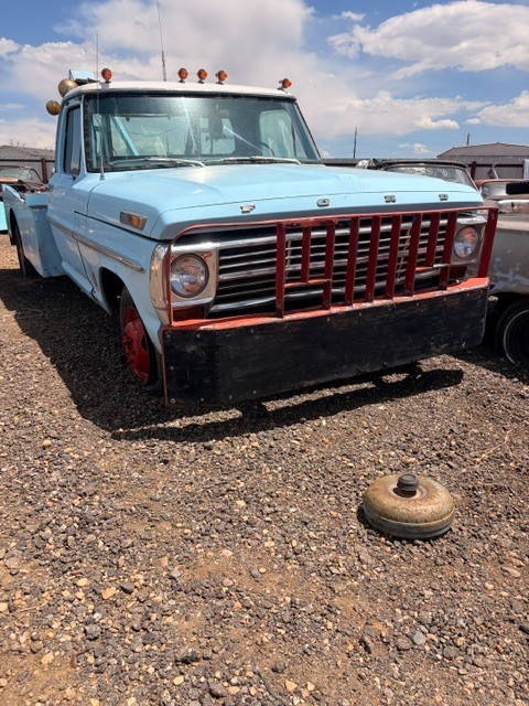 Ford-F350-1967-Tow-Truck-Tan