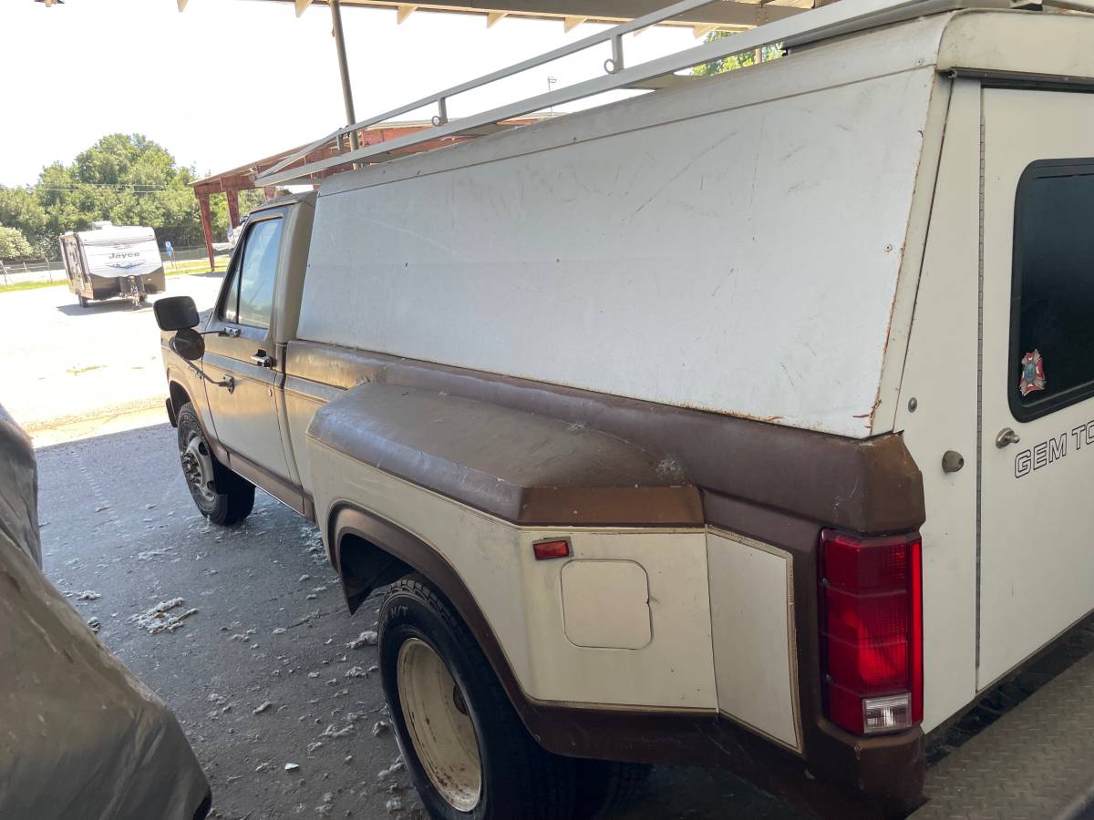 Ford-F350-1981-brown