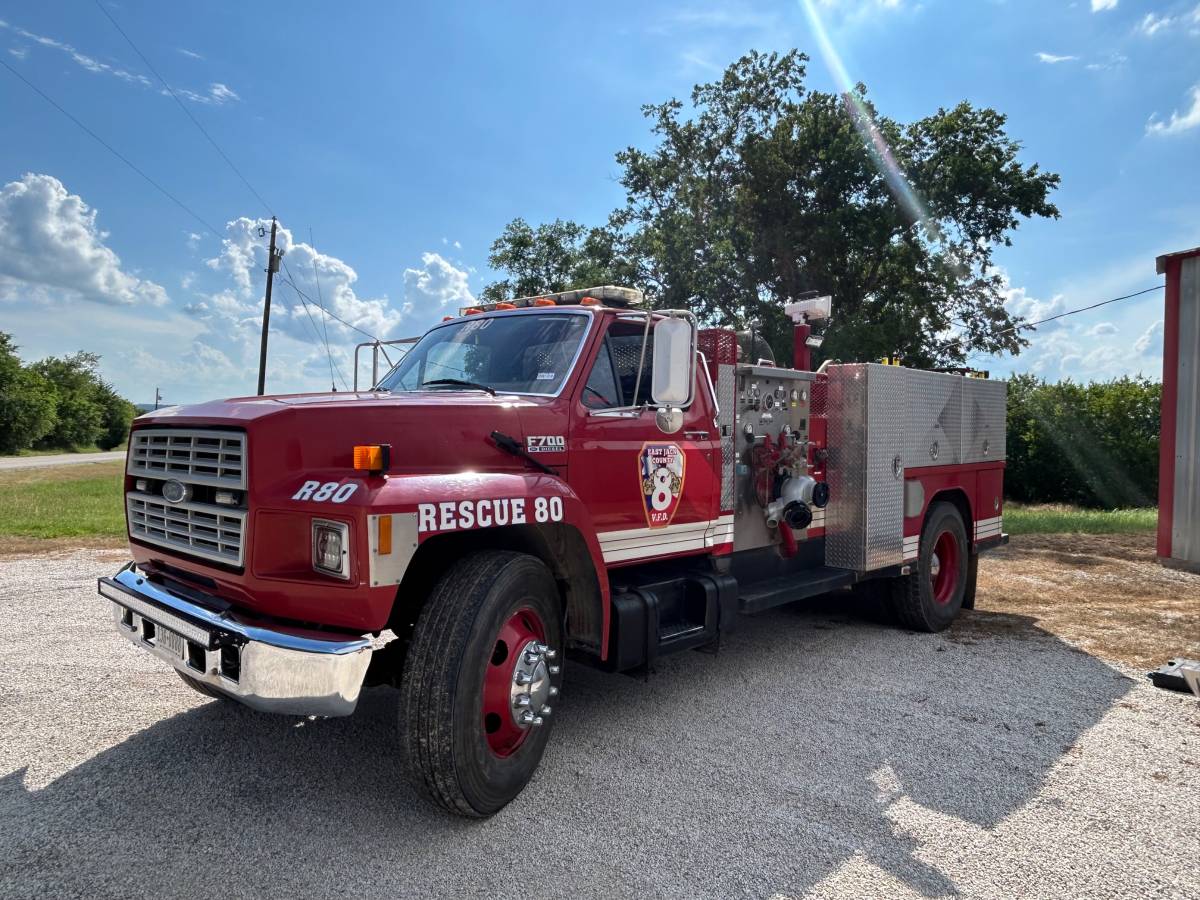 Ford-F700-1994-red