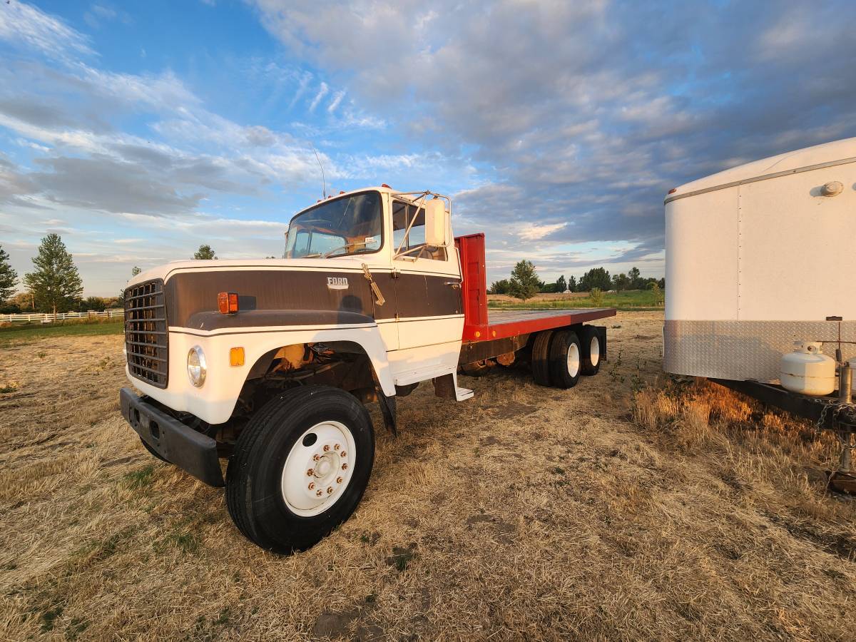 Ford-F900-1974-white