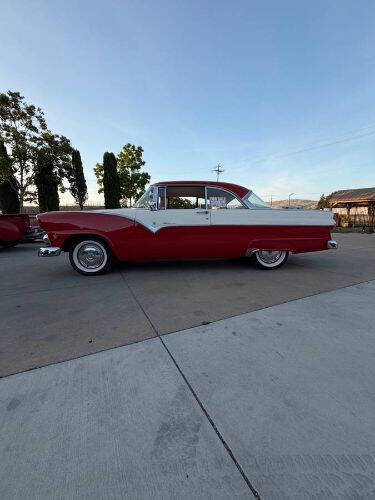 Ford-Fairlane-1955-RedWhite