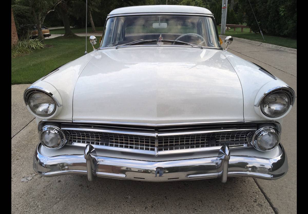 Ford-Fairlane-1955-white