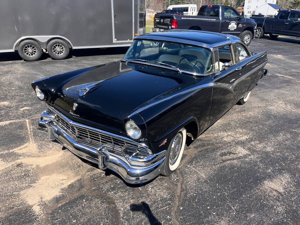 Ford-Fairlane-1956-black