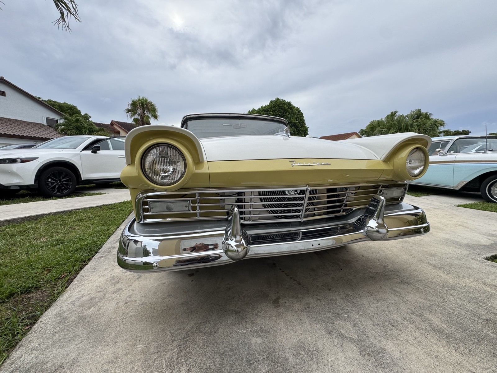 Ford-Fairlane-1957