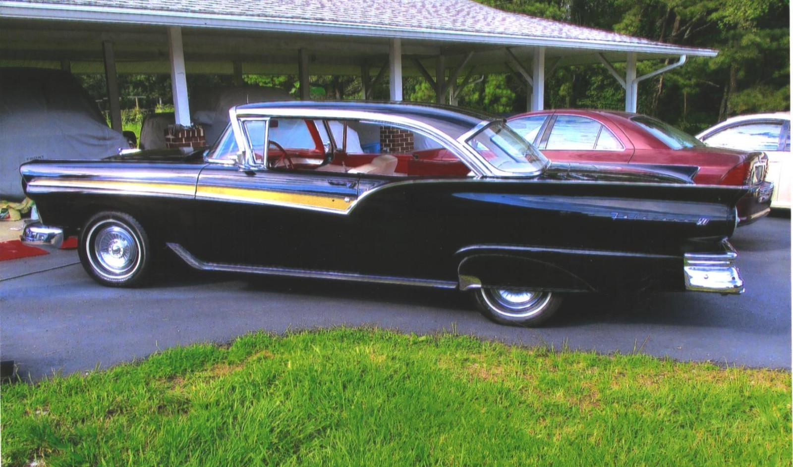 Ford-Fairlane-1957