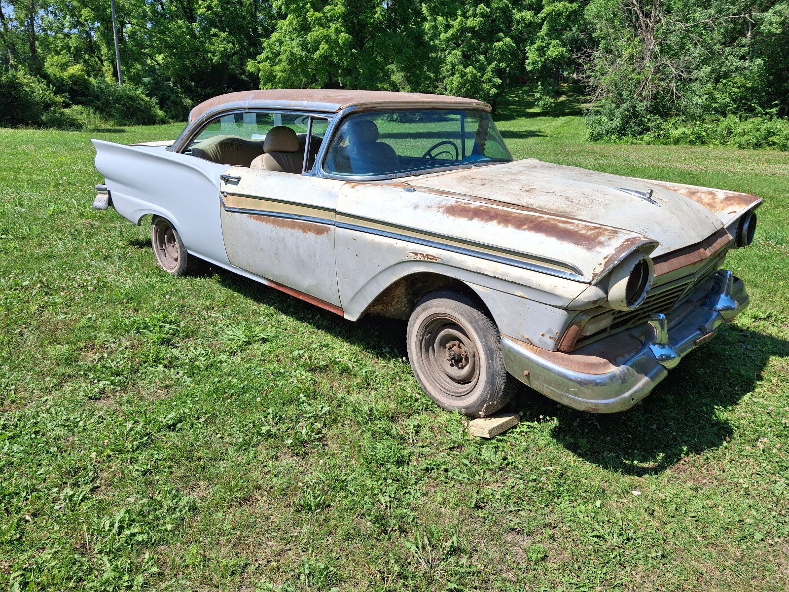 Ford Fairlane 1957